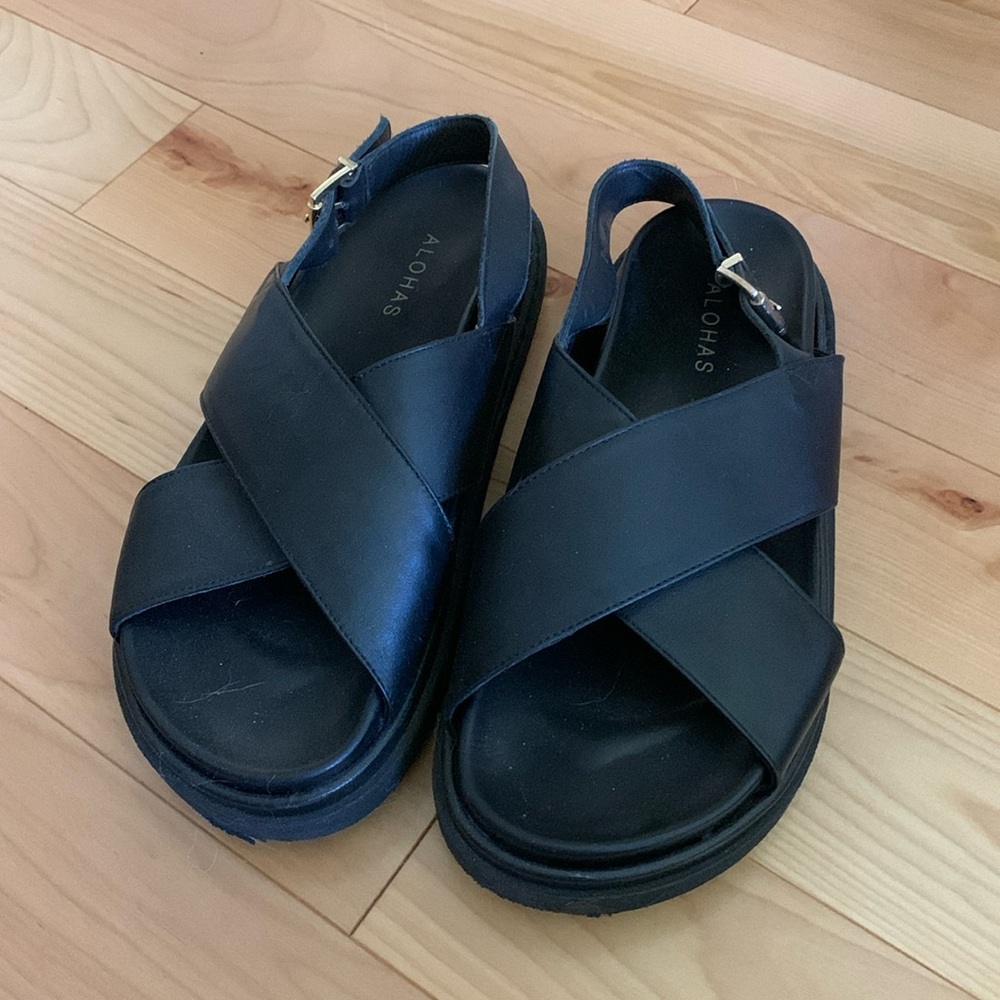 Alohas | Black Marshmallow Criss-Cross Sandals, Size 38